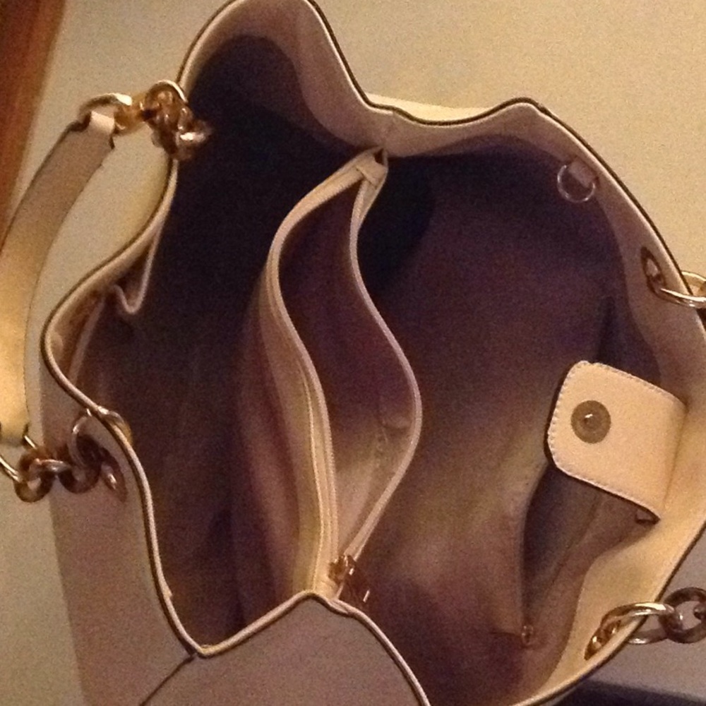 Handbag - Picture 2 of 3